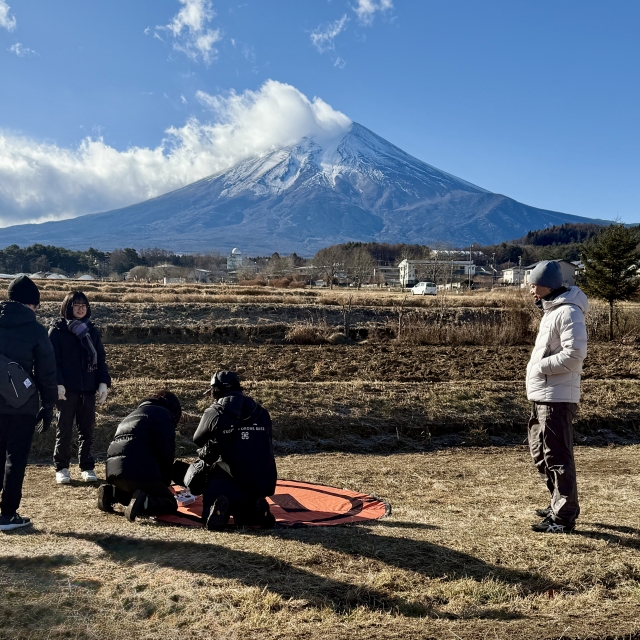 都内からのご家族が富士山を背景に空撮体験を満喫！